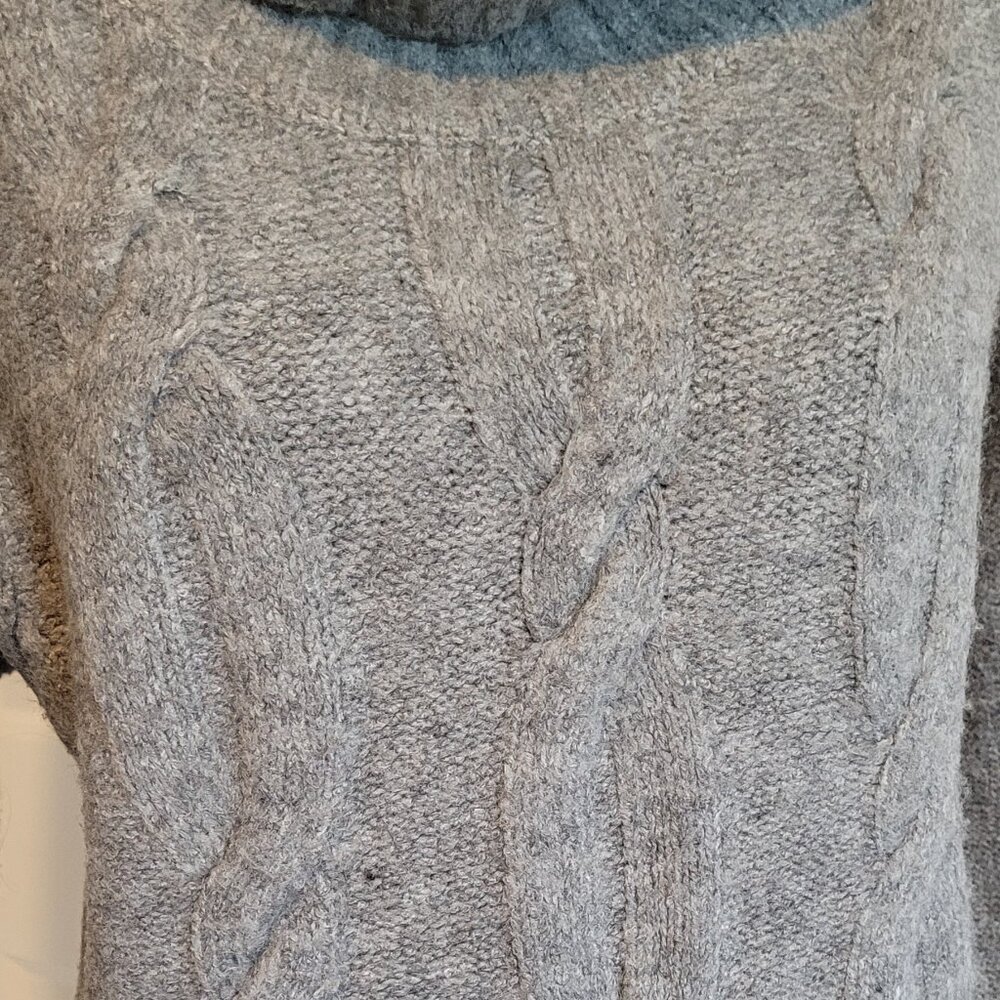DKNY Women's SIZE LARGE Gray Cable Knit Oversize Cowl Neck slit-side sweater - Picture 3 of 7